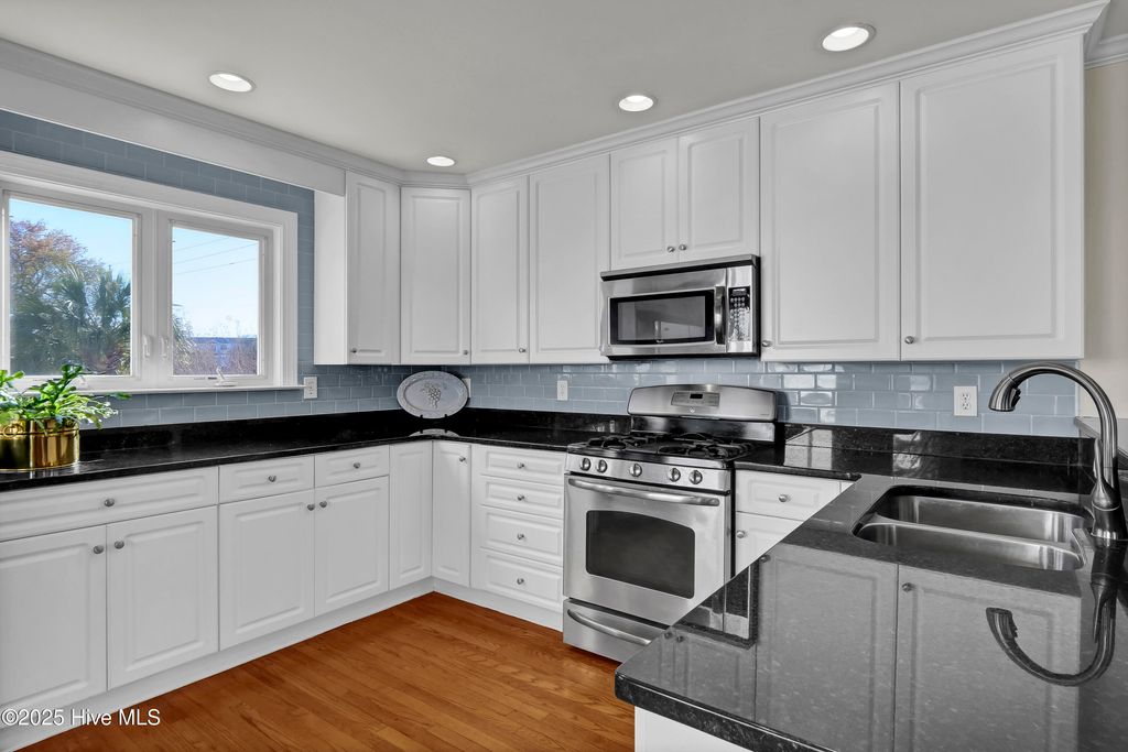 Image 14 of property listing at 1001 Waterview Place, Carolina Beach, NC 28428