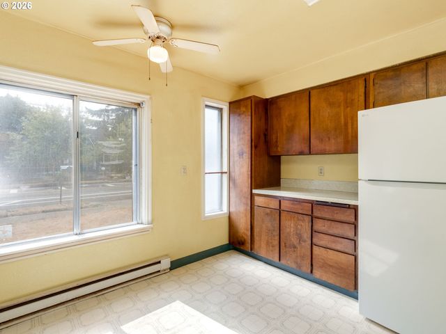 1820 E 33RD St, Vancouver, WA 98663