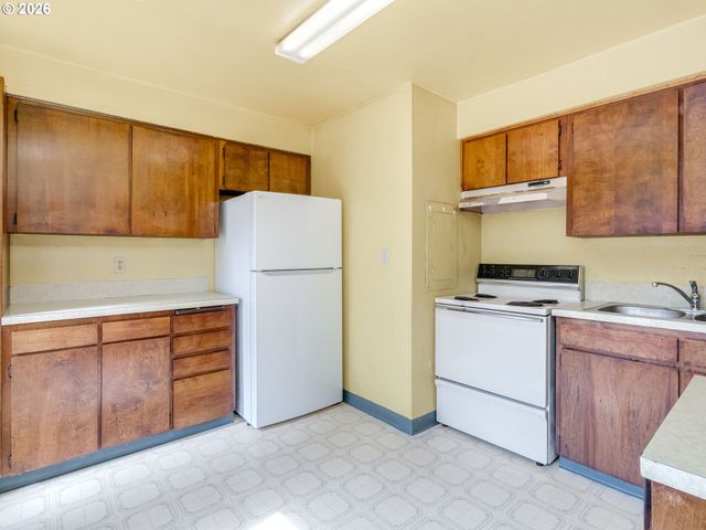 1820 E 33RD St, Vancouver, WA 98663