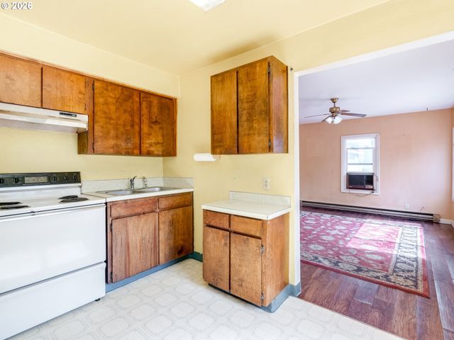 1820 E 33RD St, Vancouver, WA 98663