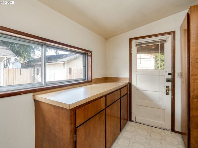 1820 E 33RD St, Vancouver, WA 98663