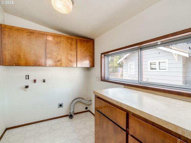 1820 E 33RD St, Vancouver, WA 98663