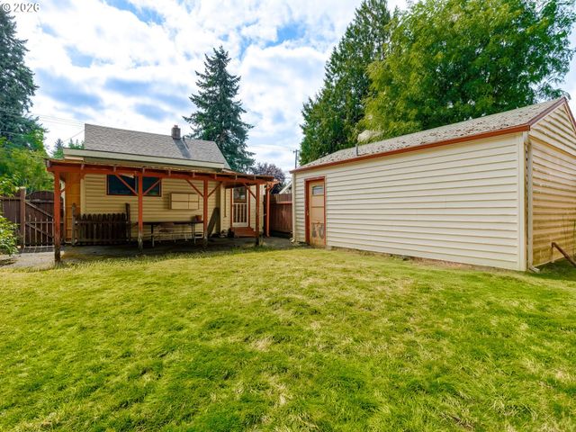 1820 E 33RD St, Vancouver, WA 98663