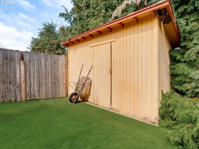 1820 E 33RD St, Vancouver, WA 98663