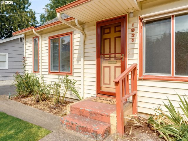 1820 E 33RD St, Vancouver, WA 98663