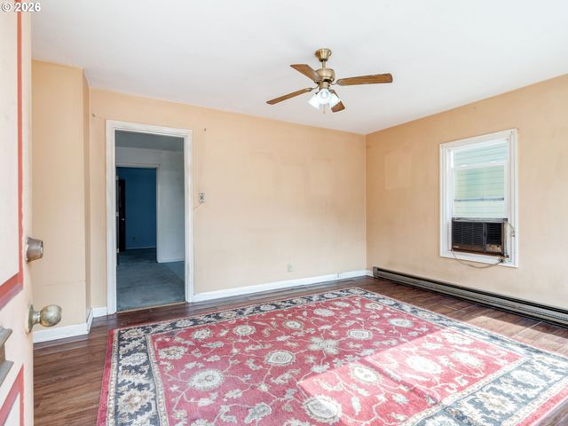 1820 E 33RD St, Vancouver, WA 98663