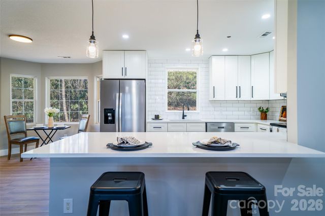 11 Twin Lakes Drive, Fletcher, NC 28732