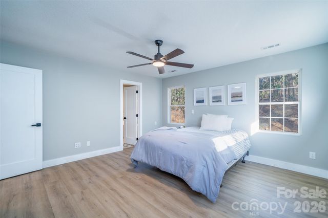 11 Twin Lakes Drive, Fletcher, NC 28732