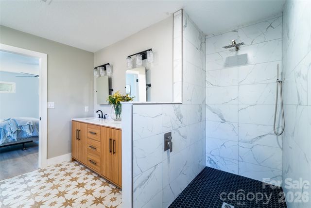 11 Twin Lakes Drive, Fletcher, NC 28732