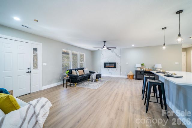 11 Twin Lakes Drive, Fletcher, NC 28732