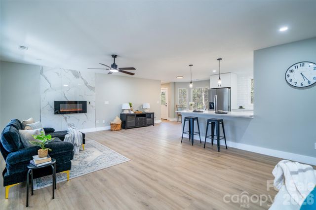 11 Twin Lakes Drive, Fletcher, NC 28732