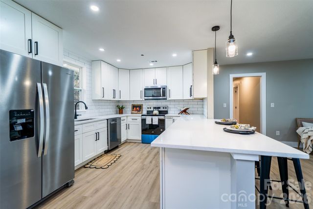 11 Twin Lakes Drive, Fletcher, NC 28732