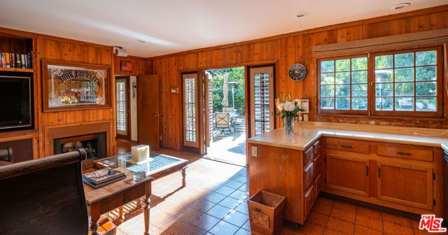 9415 Cherokee Lane, Beverly Hills, CA 90210