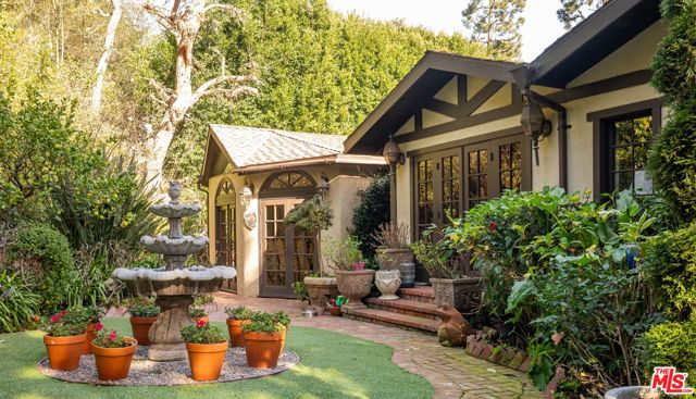 9415 Cherokee Lane, Beverly Hills, CA 90210