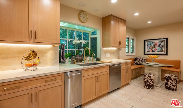 9415 Cherokee Lane, Beverly Hills, CA 90210