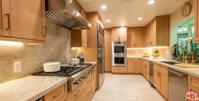 9415 Cherokee Lane, Beverly Hills, CA 90210