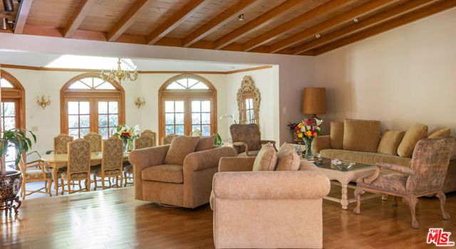 9415 Cherokee Lane, Beverly Hills, CA 90210