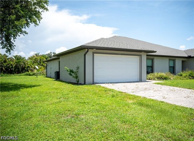 517 NE 24th PL, Cape Coral, FL 33909