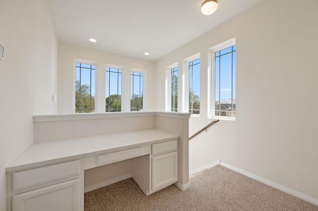 700 W 6th ST B, Taylor, TX 76574