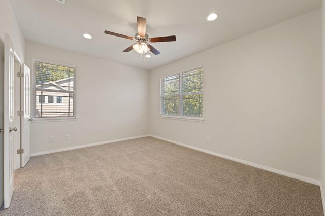 700 W 6th ST B, Taylor, TX 76574