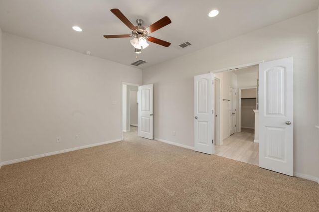 700 W 6th ST B, Taylor, TX 76574