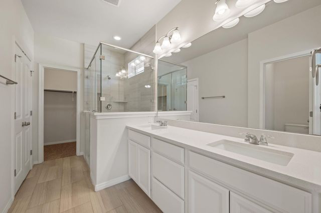 700 W 6th ST B, Taylor, TX 76574