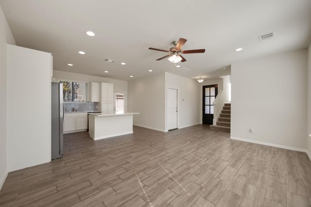 700 W 6th ST B, Taylor, TX 76574