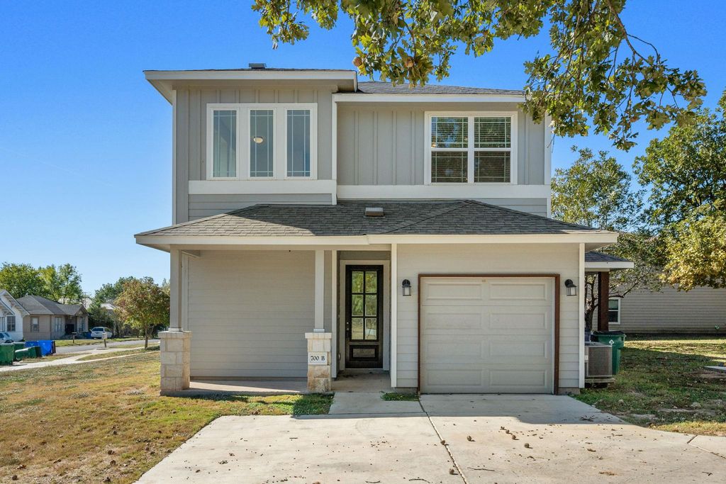 700 W 6th ST B, Taylor, TX 76574