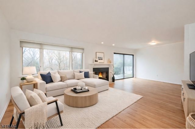 1359 Stephanie Dr, North Caldwell Boro, NJ 07006