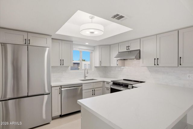 3131 W CLINTON Street, Phoenix, AZ 85029