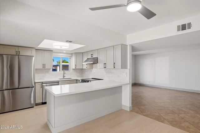 3131 W CLINTON Street, Phoenix, AZ 85029