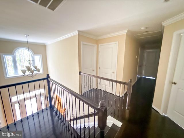 5885 PIGNUT MOUNTAIN DR, Warrenton, VA 20187