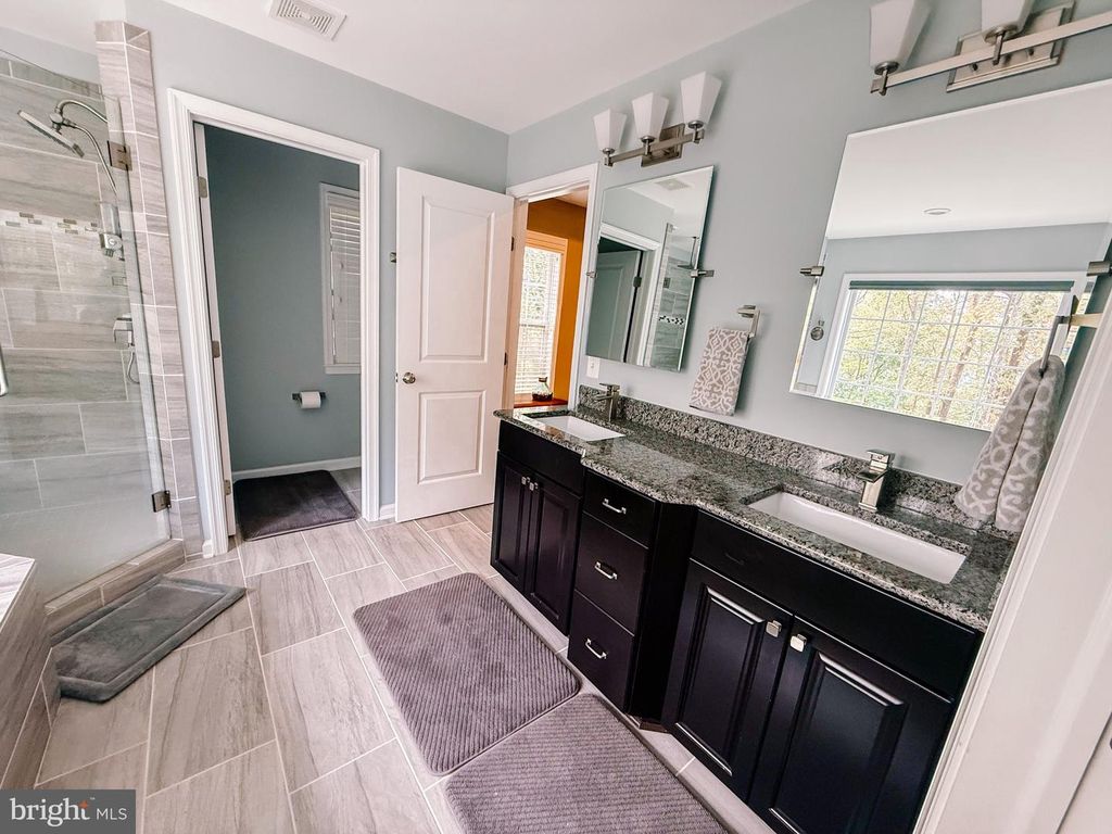 5885 PIGNUT MOUNTAIN DR, Warrenton, VA 20187