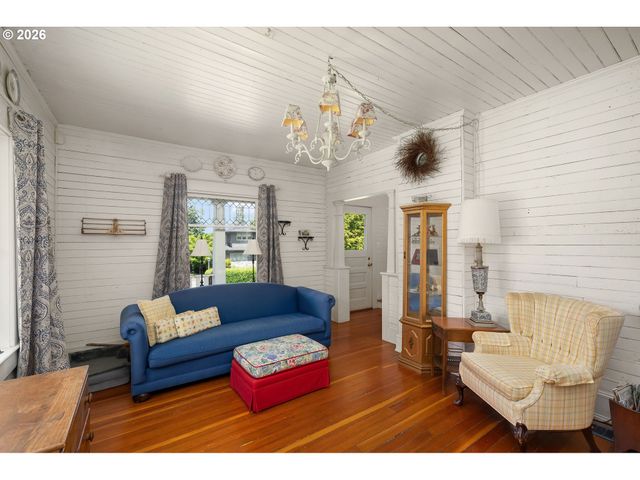 938 OAK St, Lake Oswego, OR 97034