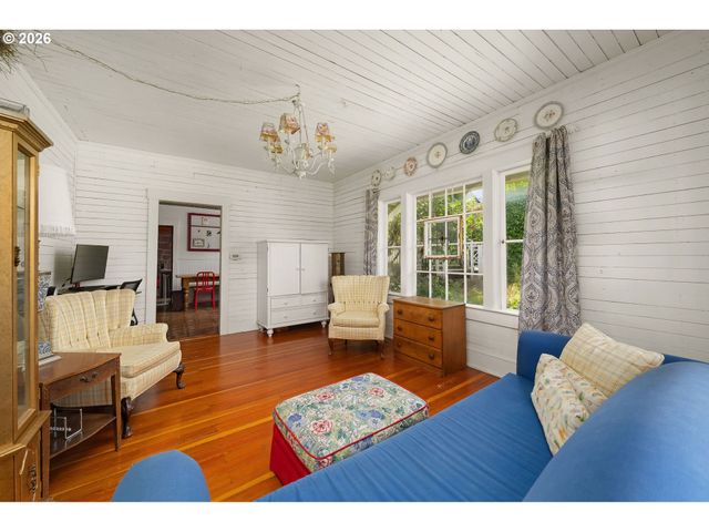 938 OAK St, Lake Oswego, OR 97034