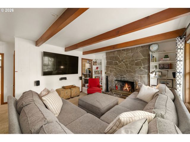 938 OAK St, Lake Oswego, OR 97034