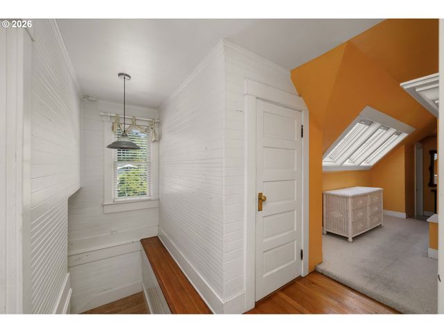 938 OAK St, Lake Oswego, OR 97034