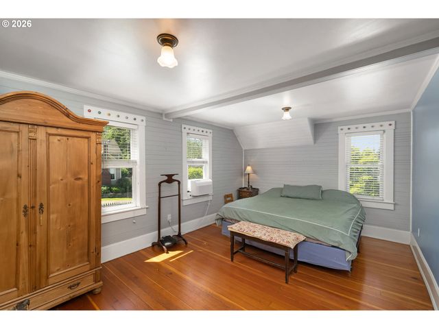 938 OAK St, Lake Oswego, OR 97034