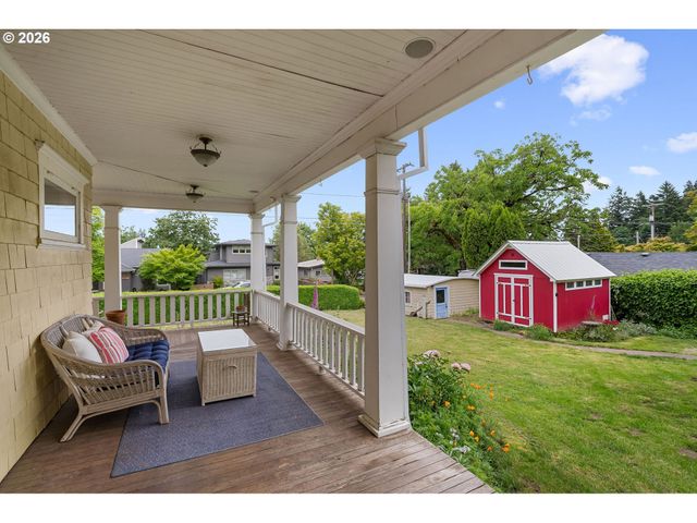 938 OAK St, Lake Oswego, OR 97034