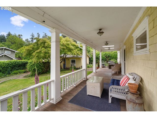 938 OAK St, Lake Oswego, OR 97034