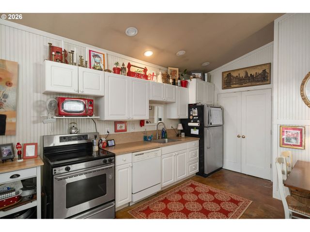938 OAK St, Lake Oswego, OR 97034