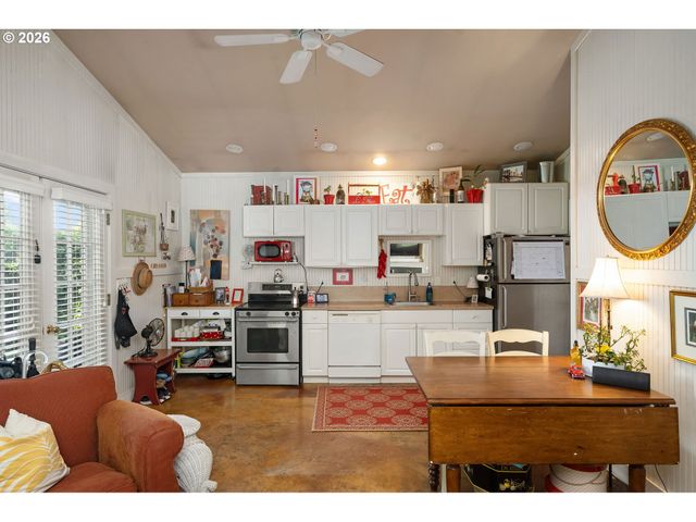938 OAK St, Lake Oswego, OR 97034