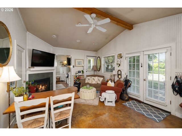 938 OAK St, Lake Oswego, OR 97034