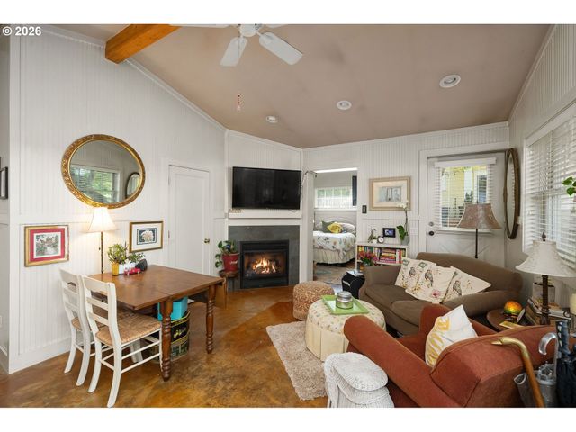 938 OAK St, Lake Oswego, OR 97034