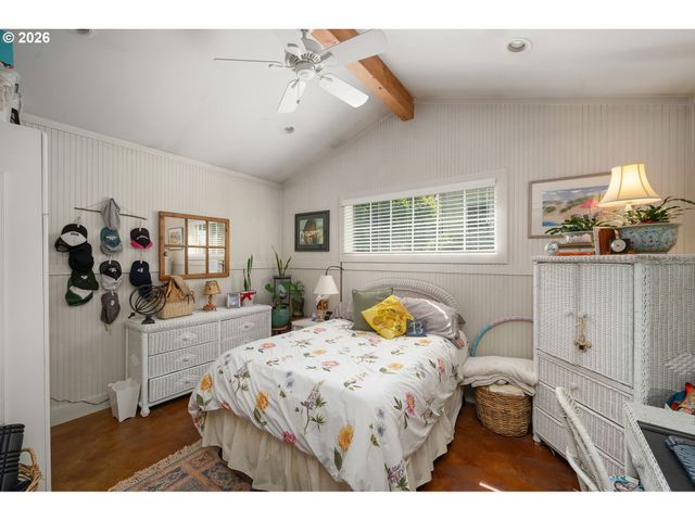 938 OAK St, Lake Oswego, OR 97034
