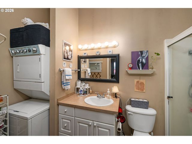 938 OAK St, Lake Oswego, OR 97034