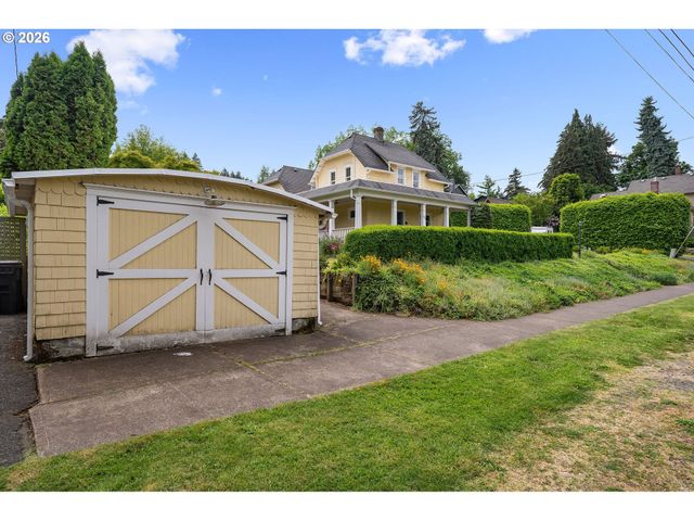 938 OAK St, Lake Oswego, OR 97034