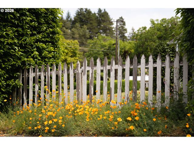 938 OAK St, Lake Oswego, OR 97034