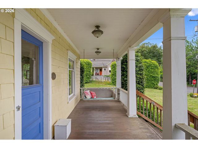 938 OAK St, Lake Oswego, OR 97034