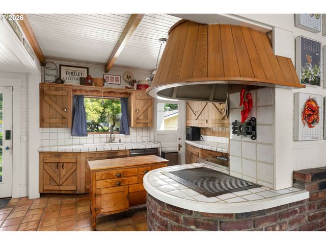 938 OAK St, Lake Oswego, OR 97034